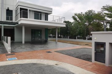 Perdana Lakeview East