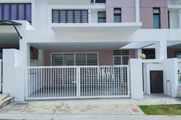 BANDAR AINSDALE FASA 3B (TENANG)