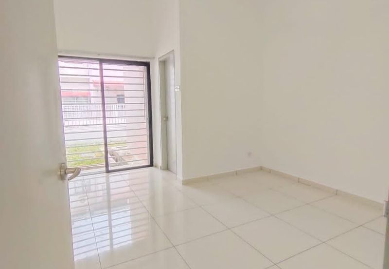 BANDAR AINSDALE FASA 3B (TENANG)