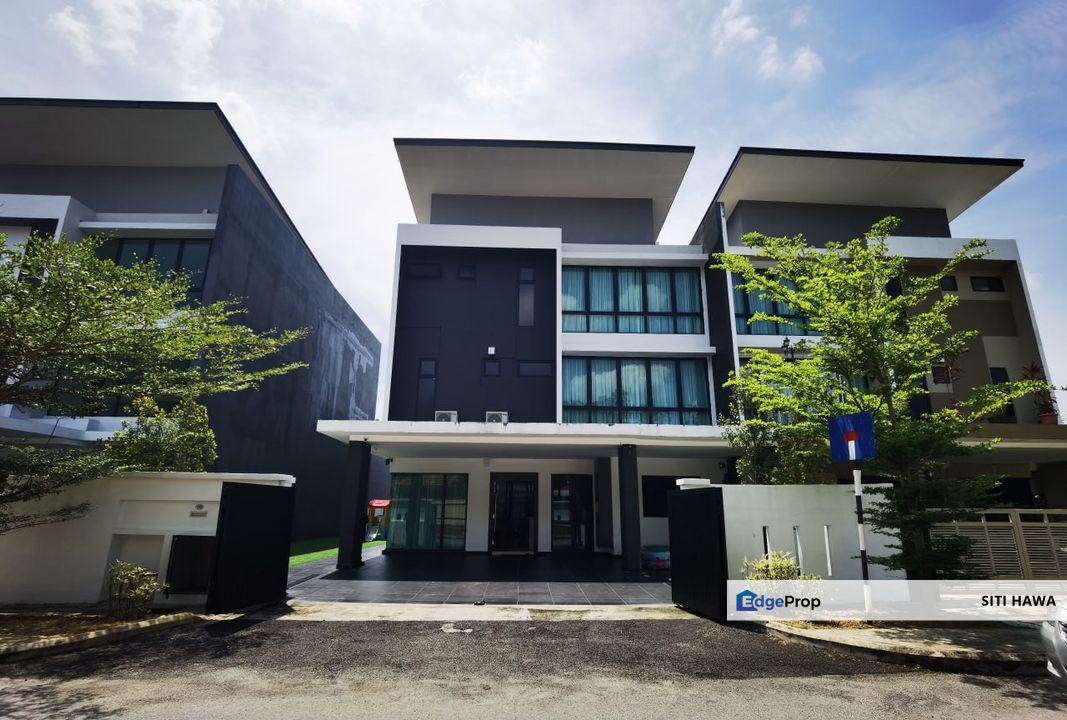 Perdana Heights U10 Shah Alam 3 Storey Zero Lot Bungalow Furnished For Sale, Selangor, Shah Alam