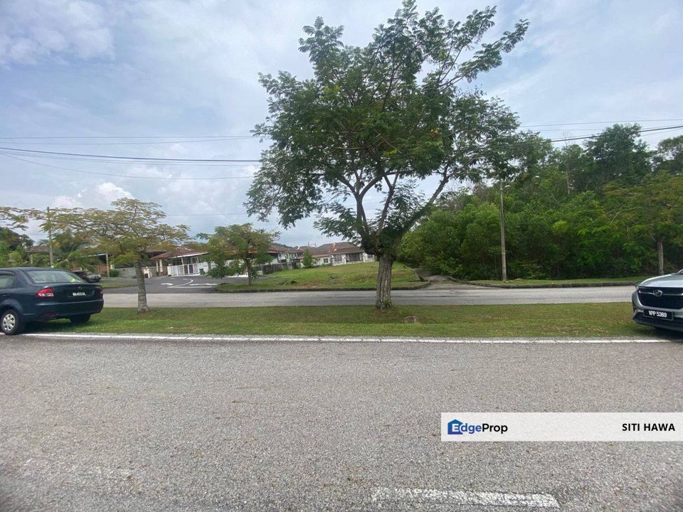 Taman Dahlia Bandar Baru Salak Tinggi Sepang Selangor Double Storey Semi Detached For Rent, Selangor, Sepang