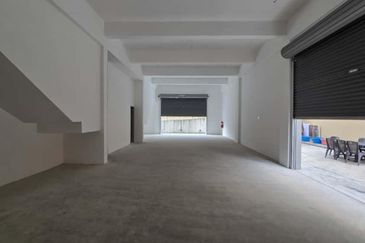 Uni Square, Putra Nilai