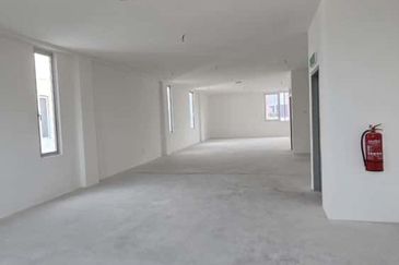 Uni Square, Putra Nilai