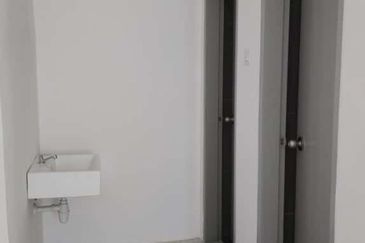 Uni Square, Putra Nilai