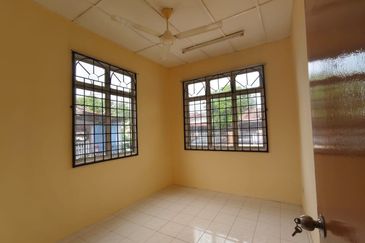 Taman Seroja, Bandar Baru Salak Tinggi