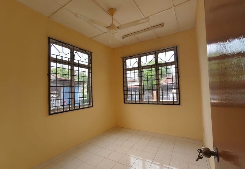 Taman Seroja, Bandar Baru Salak Tinggi