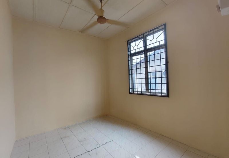 Taman Seroja, Bandar Baru Salak Tinggi