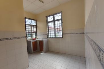 Taman Seroja, Bandar Baru Salak Tinggi