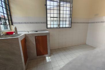 Taman Seroja, Bandar Baru Salak Tinggi