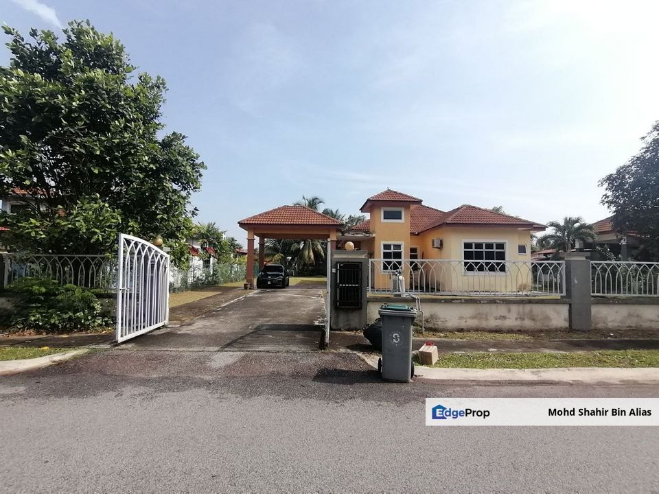 FOR SALE Single Storey Bungalow Idaman Villa Sendayan for Sale RM720