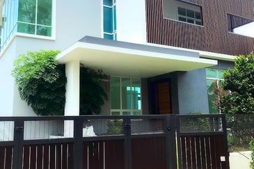 A  bungalow for sale in Bukit Jelutong Selangor 