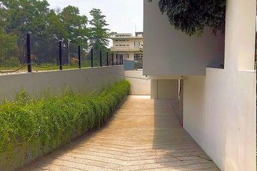 A  bungalow for sale in Bukit Jelutong Selangor 