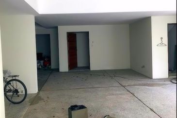 A  bungalow for sale in Bukit Jelutong Selangor 
