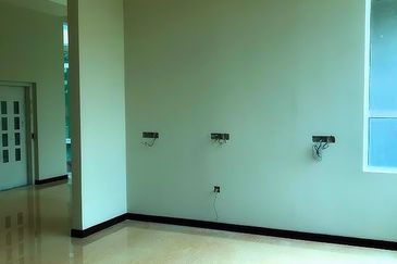 A  bungalow for sale in Bukit Jelutong Selangor 