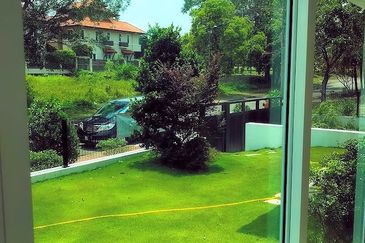 A  bungalow for sale in Bukit Jelutong Selangor 