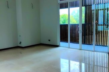 A  bungalow for sale in Bukit Jelutong Selangor 