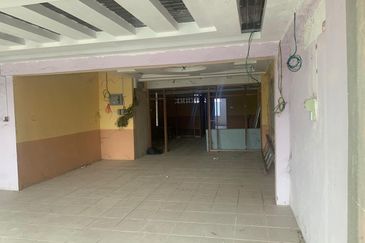 Sebuah Bangunan Gudang 4 tingkat untuk dijual di Besut Terengganu