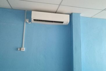 Sebuah Bangunan Gudang 4 tingkat untuk dijual di Besut Terengganu