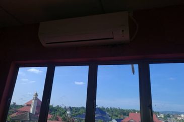 Sebuah Bangunan Gudang 4 tingkat untuk dijual di Besut Terengganu