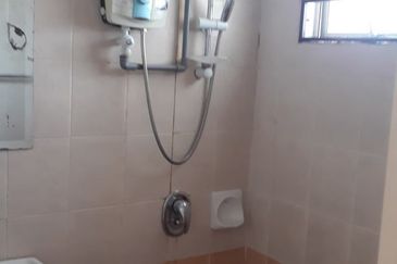 Jalan Spektrum U16 @ Taman Bukit Subang