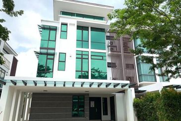 a semi detached  house at Fera Twin Villa Percint 8 Putrajaya for sale