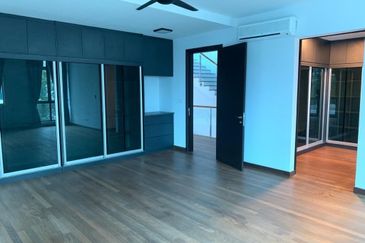 a semi detached  house at Fera Twin Villa Percint 8 Putrajaya for sale