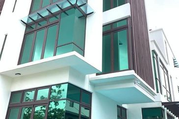 a semi detached  house at Fera Twin Villa Percint 8 Putrajaya for sale