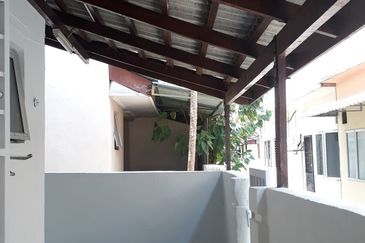 Jalan Spektrum U16 @ Taman Bukit Subang