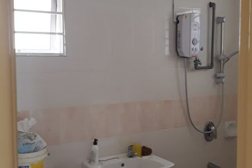 Jalan Spektrum U16 @ Taman Bukit Subang