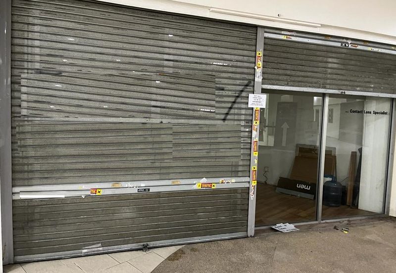 a shop at ground floor in Perdana Shopping Centre for sale