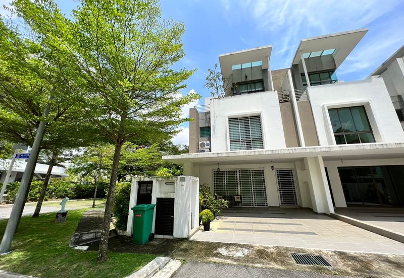Corner 3 storey terrace Lake Point Residence Cyberjaya