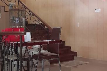 Freehold 2sty semi d renovated italy style Taman Oug