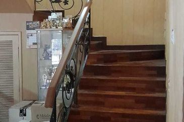 Freehold 2sty semi d renovated italy style Taman Oug