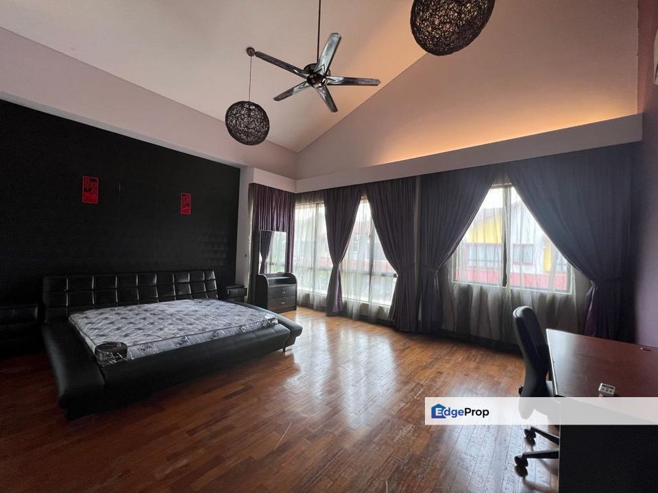 Renovated fully furnish Semi D Glenmarie Cove Klang Moved in condition, Selangor, Port Klang