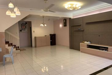 Full Renovated Puchong Puteri 7, 2storey Gated Guard