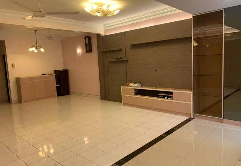 Full Renovated Puchong Puteri 7, 2storey Gated Guard