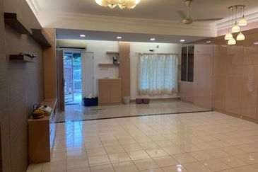 Full Renovated Puchong Puteri 7, 2storey Gated Guard
