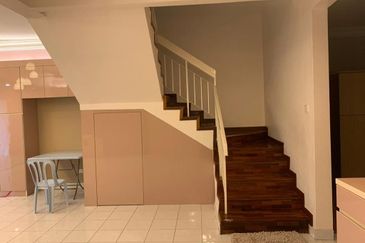 Full Renovated Puchong Puteri 7, 2storey Gated Guard