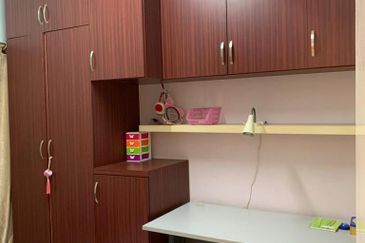 Full Renovated Puchong Puteri 7, 2storey Gated Guard