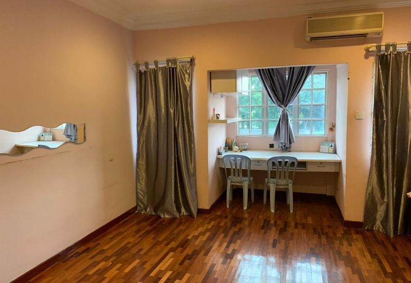 Full Renovated Puchong Puteri 7, 2storey Gated Guard