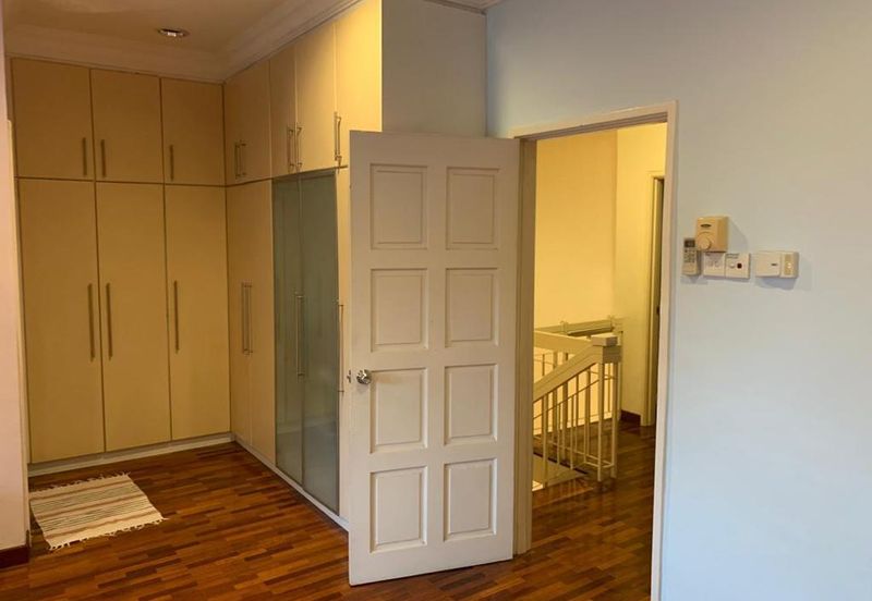 Full Renovated Puchong Puteri 7, 2storey Gated Guard