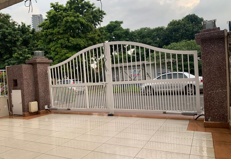 Full Renovated Puchong Puteri 7, 2storey Gated Guard