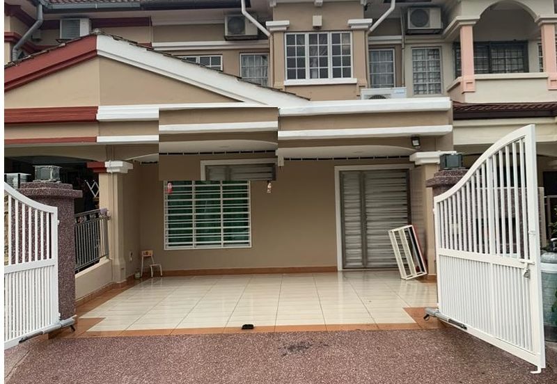 Full Renovated Puchong Puteri 7, 2storey Gated Guard