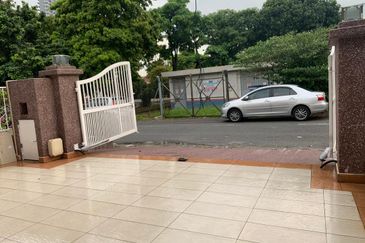 Full Renovated Puchong Puteri 7, 2storey Gated Guard