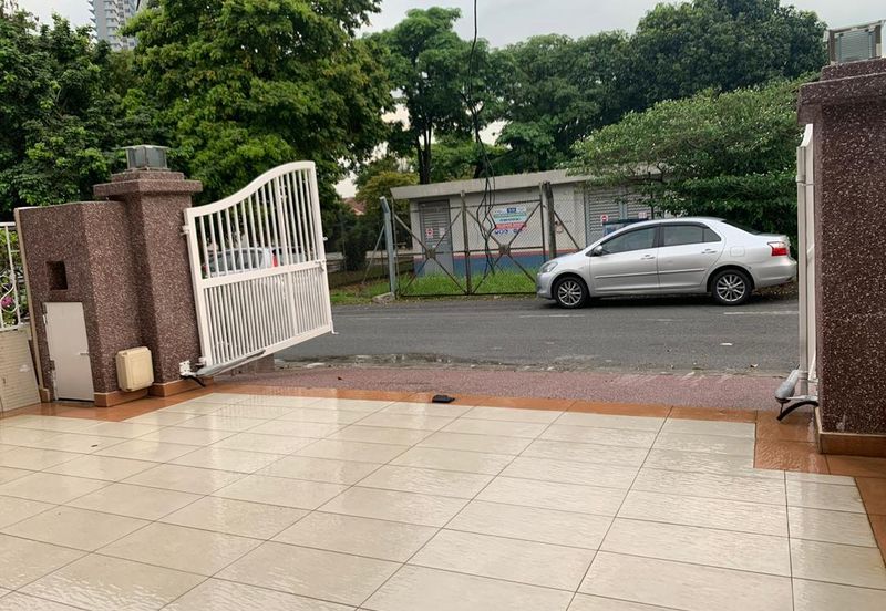 Full Renovated Puchong Puteri 7, 2storey Gated Guard