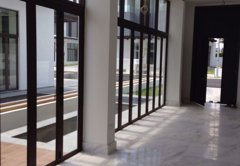 The Maisons, Perdana Lakeview East