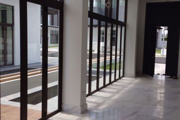 The Maisons, Perdana Lakeview East