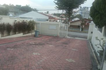 Oug Awan Kecil Corner 2sty Bungalow Large Land