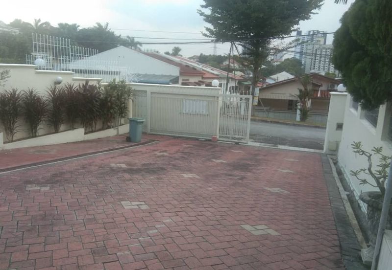 Oug Awan Kecil Corner 2sty Bungalow Large Land