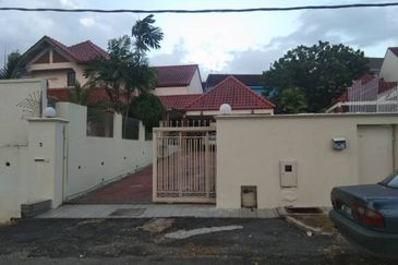 Oug Awan Kecil Corner 2sty Bungalow Large Land
